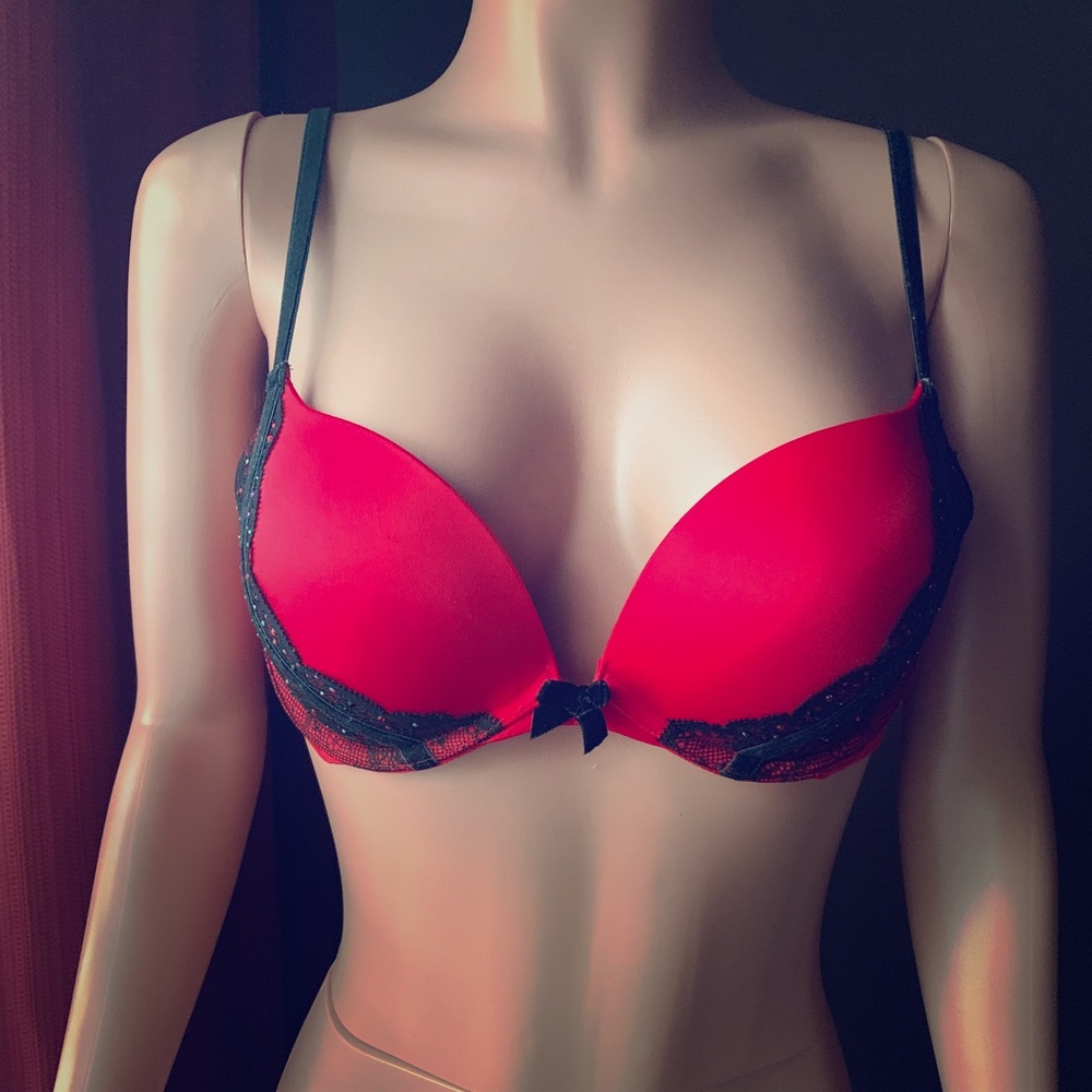 Victoria’s Secret Push Up Bra NWOT!